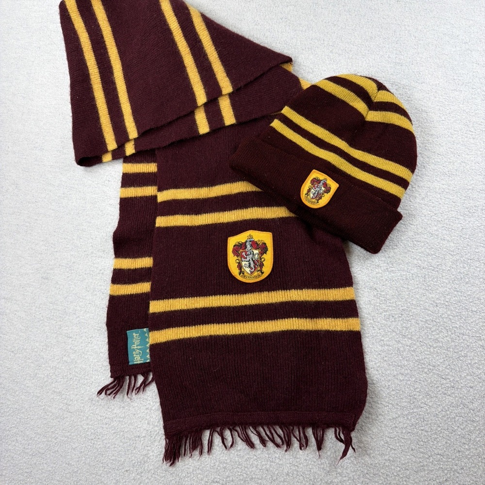 Universal Wizarding World of Harry Potter Gryffindor wool Scarf & beanie hat EUC
